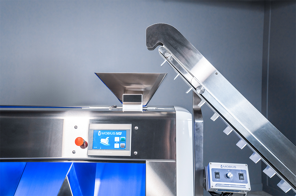 cannabis conveyor and bud sorter