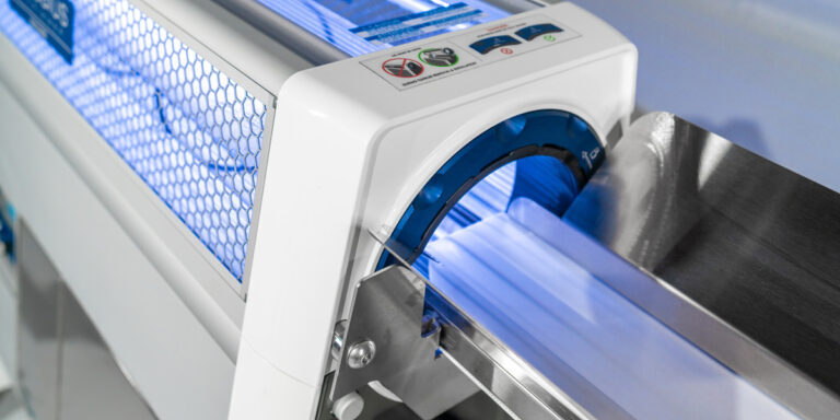 infeed conveyor and cannabis trimmer